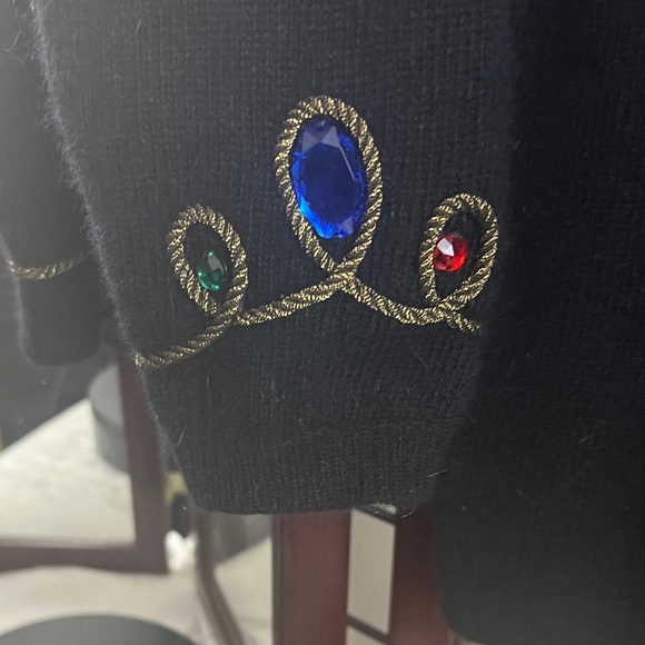 VINTAGE Valerie Stevens Black PulloverSweater with BOLD Colorful Embellishments - Picture 6 of 9